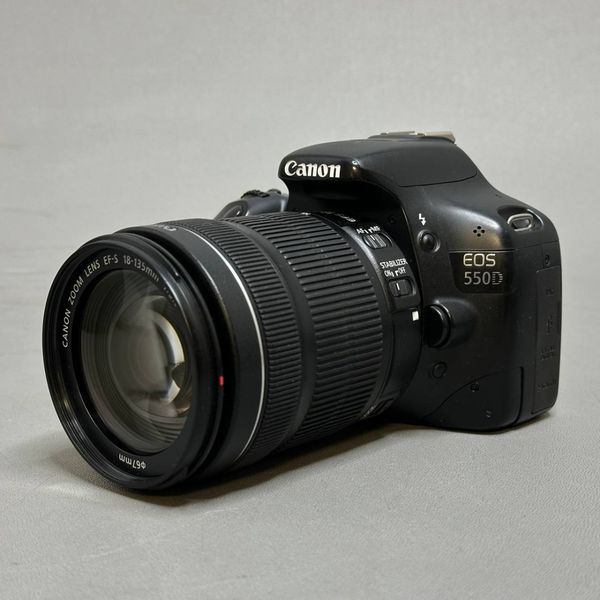 Зеркальный фотоаппарат Canon EOS 550D Kit EF-S 18-135mm f/3.5-5.6 IS, черный