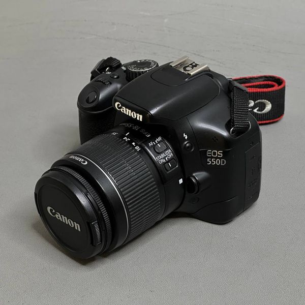 Зеркальный фотоаппарат Canon EOS 550D Kit EF-S 18-55mm f/3.5-5.6 IS II, чёрный
