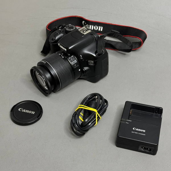 Зеркальный фотоаппарат Canon EOS 550D Kit EF-S 18-55mm f/3.5-5.6 IS II, чёрный