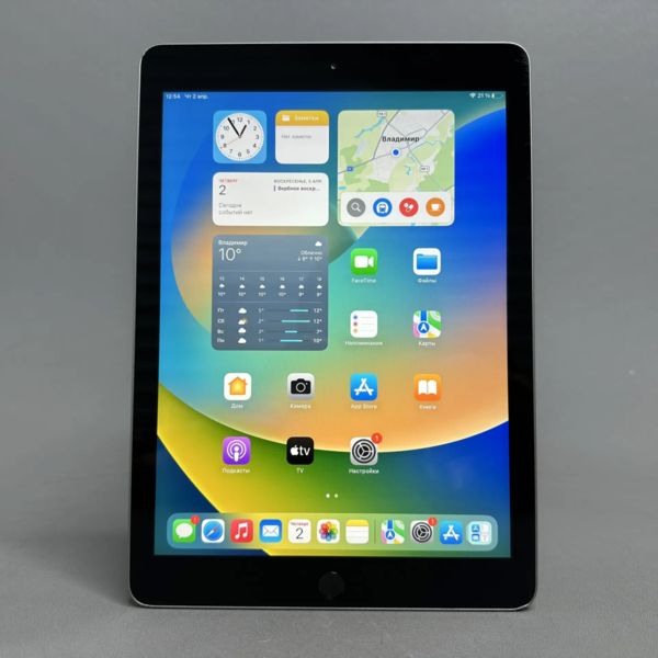 9.7'' Планшет Apple iPad 5 2017 32 Gb Wi-Fi A1822 RU серый