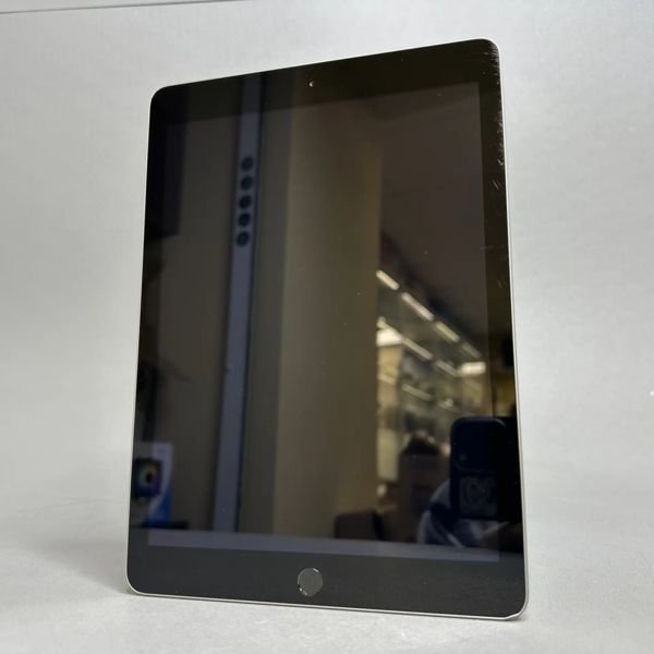 9.7'' Планшет Apple iPad 5 2017 32 Gb Wi-Fi A1822 RU серый