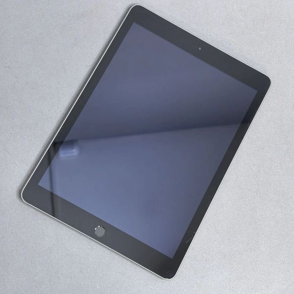 9.7'' Планшет Apple iPad 5 2017 32 Gb Wi-Fi A1822 RU серый