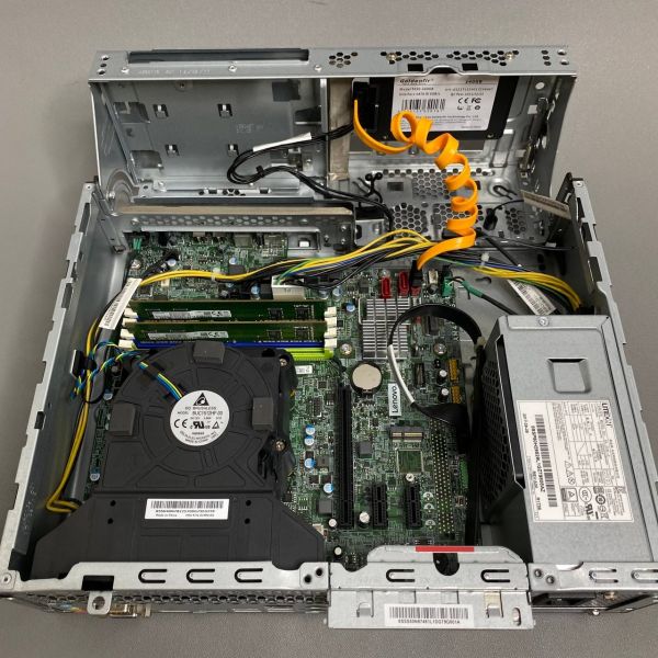 ПК Lenovo ThinkCentre M715s / AMD A8-8670e / 8Gb / 240Gb / ATX-180W