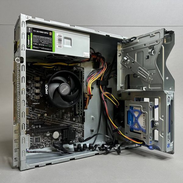 ПК AMD Ryzen 3 Pro 3200G / 8Gb DDR4 / 240Gb SSD / Vega 8 / ATX-300W