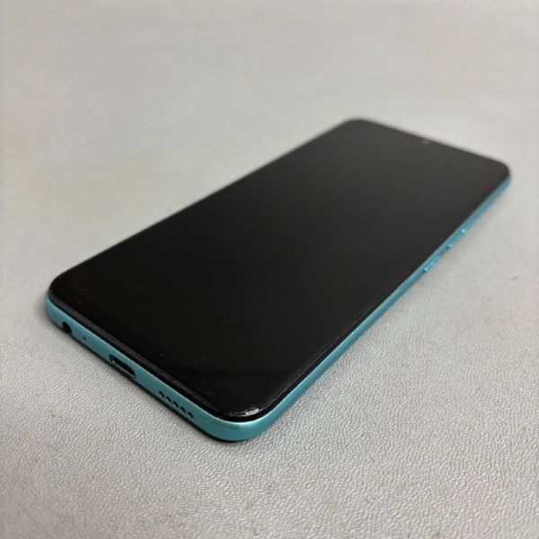 Смартфон TECNO Spark 8C 4/64 ГБ, Dual nano SIM, бирюзовый голубой