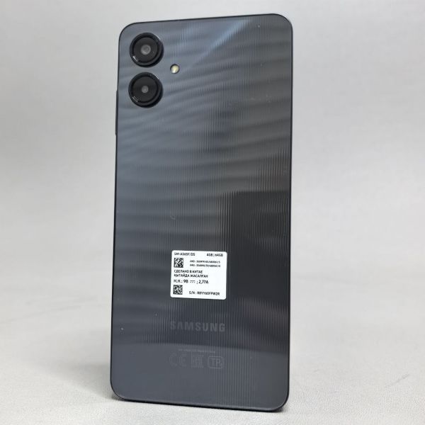 Смартфон Samsung Galaxy A06 4/64 ГБ, Dual nano SIM, черный
