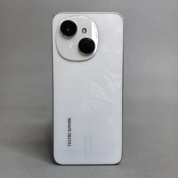 Смартфон Tecno SPARK Go 1 4/128GB Glittery White
