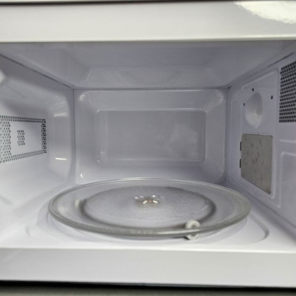 Микроволновая печь BBK 20MWS-704M/W, белый
