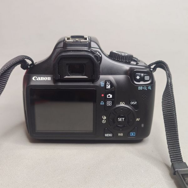 Фотоаппарат Canon EOS 1100D Kit EF-S 18-55 mm f/3.5-5.6 III