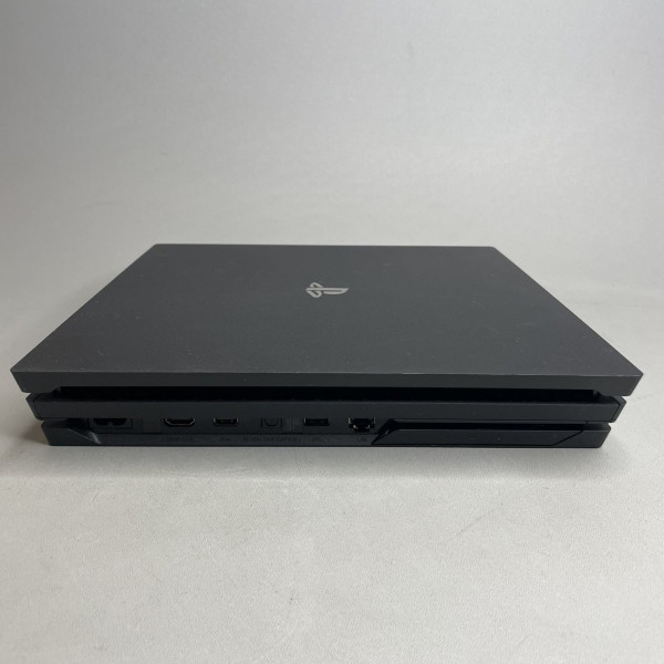 Игровая приставка Sony PlayStation 4 Pro 1Tb + 2 геймпада