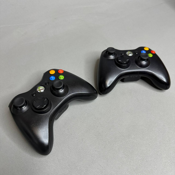 Игровая приставка Microsoft Xbox 360 E 500 ГБ (2 геймпада)