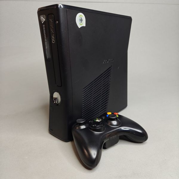 Игровая консоль Microsoft Xbox 360S 250 ГБ, черная