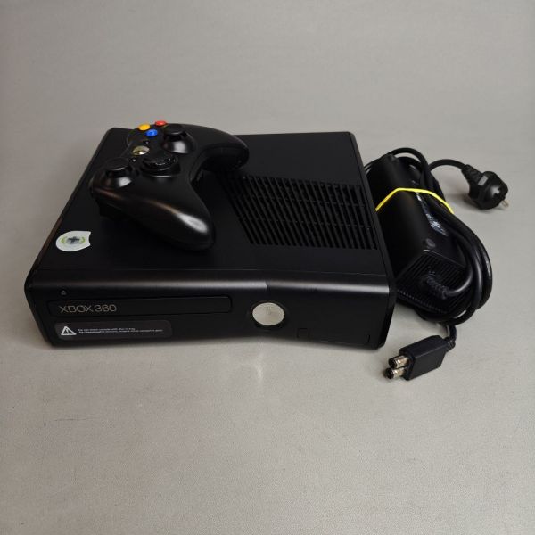 Игровая консоль Microsoft Xbox 360S 250 ГБ, черная