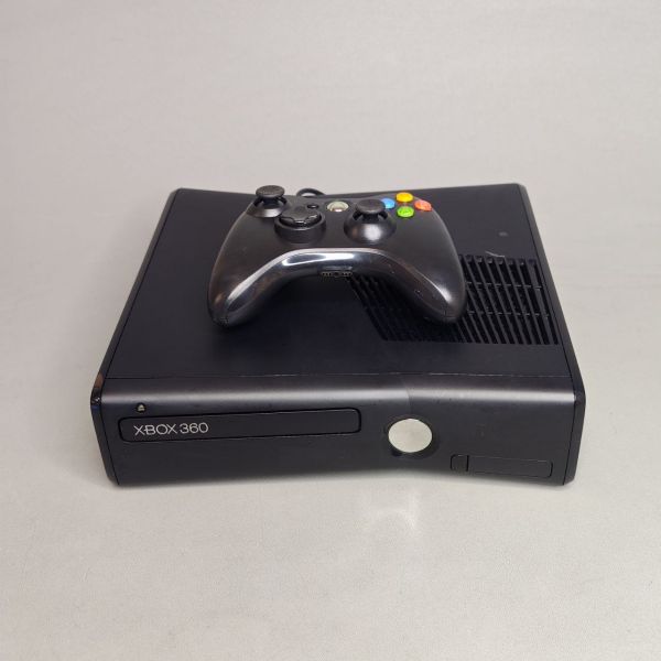 Игровая консоль Microsoft Xbox 360S 4 ГБ, черная