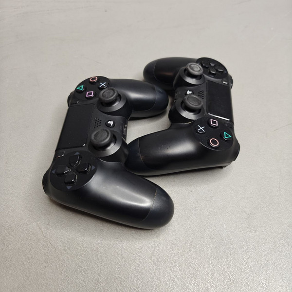 Игровая приставка Sony PlayStation 4 500 ГБ HDD, без игр, 2 геймпада, черная