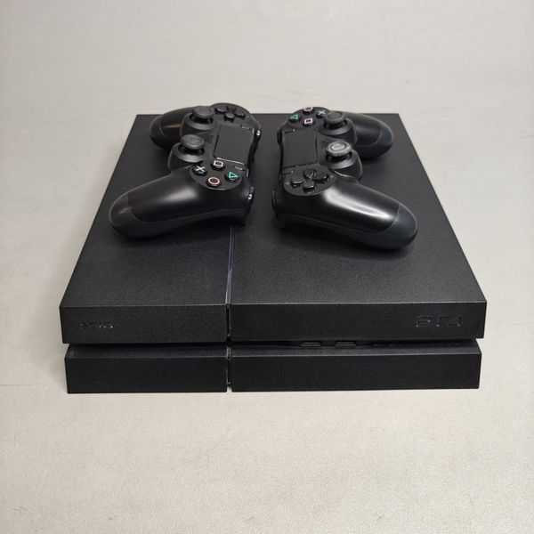 Игровая приставка Sony PlayStation 4 500 ГБ HDD, без игр, 2 геймпада, черная