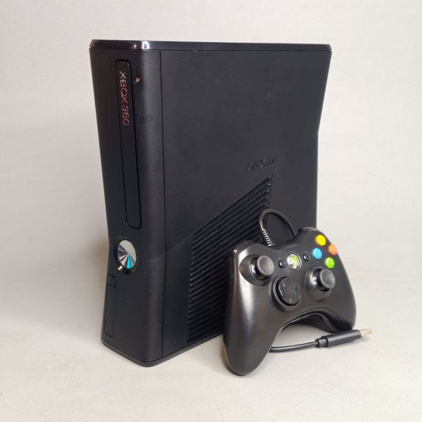 Игровая консоль Microsoft Xbox 360S 4 ГБ, черная
