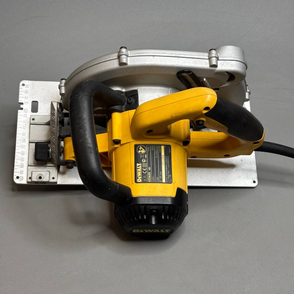 Дисковая пила DeWALT D23650K, 1350 Вт