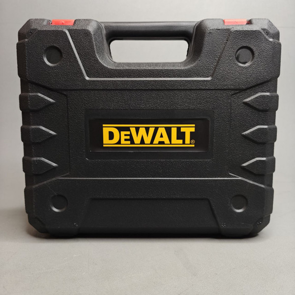 Шуруповёрт аккумуляторный DeWalt (копия) в кейсе с двумя аккумуляторами и набором бит.