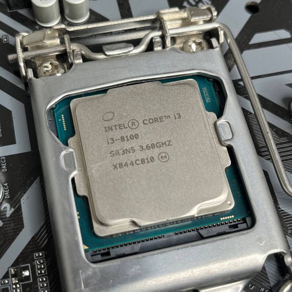 Комплект мат плата Gigabyte b365m-d3h s-1151v2 + Core i3 -8100