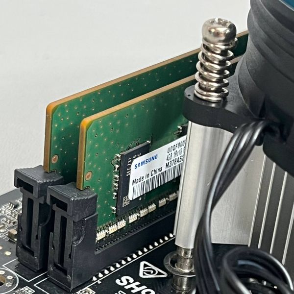 Комплект мат. плата s-1151 H110M-DVS + i5-7400 + 8Gb + кулер