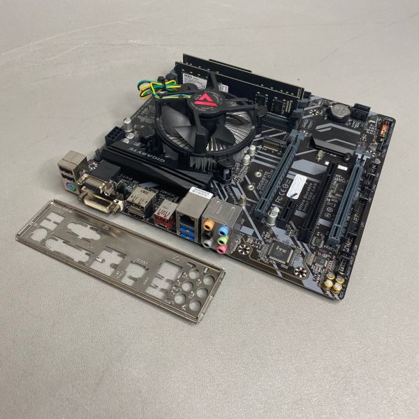 Комплект мат плата Gigabyte b360m-d3h s-1151v2 + Core i3 -8100 + 8Gb+ кулер