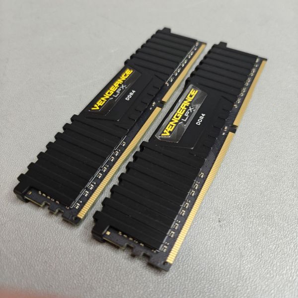 Оперативная память Corsair Vengeance LPX DDR4 2666 МГц 2x8 ГБ для ПК