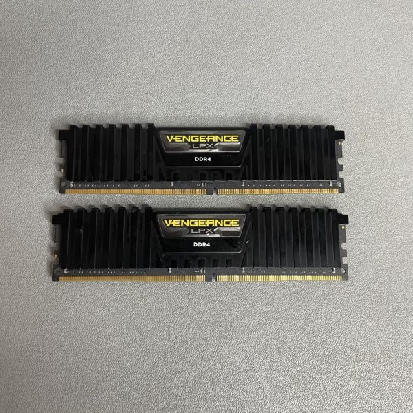 Оперативная память DDR4 16GB (2*8GB) Corsair CMK16GX4M2A2400C16