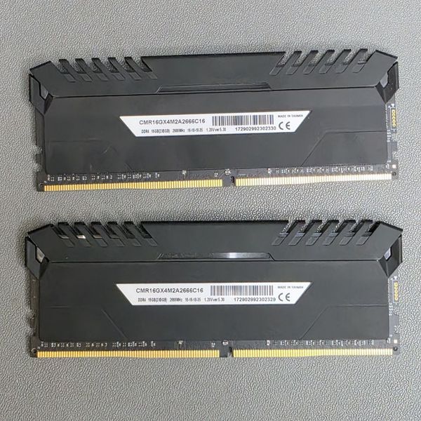 Оперативная память Corsair VENGEANCE RGB CMR16GX4M2A2666C16 16Gb