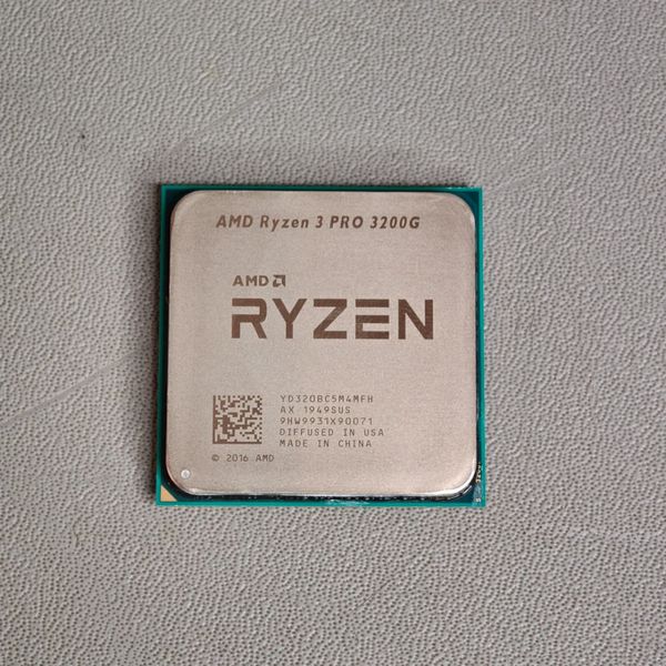 Процессор AMD Ryzen 3 Pro 3200G OEM