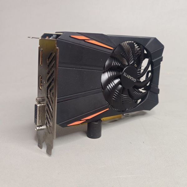 Видеокарта GIGABYTE Radeon RX 550 2G, GV-RX550D5-2GD