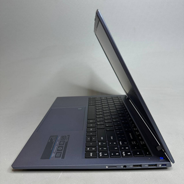 15.6'' FHD Ноутбук DEXP Atlas M16-I5W301 серый