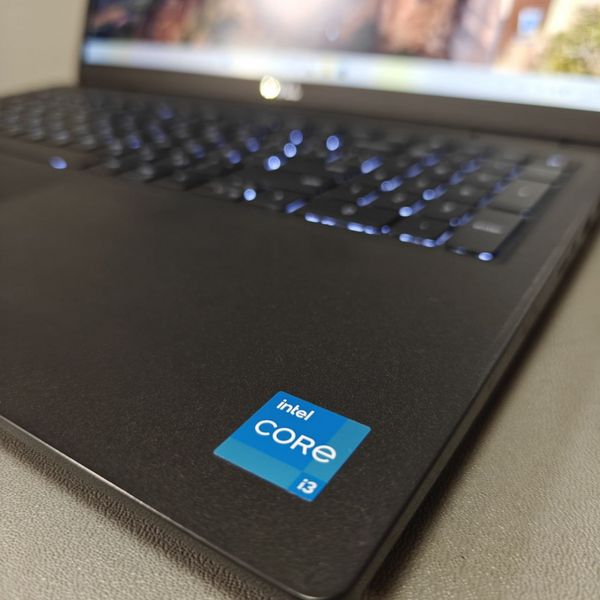 15.6'' FHD Ноутбук DELL Latitude 3520-2378 черный