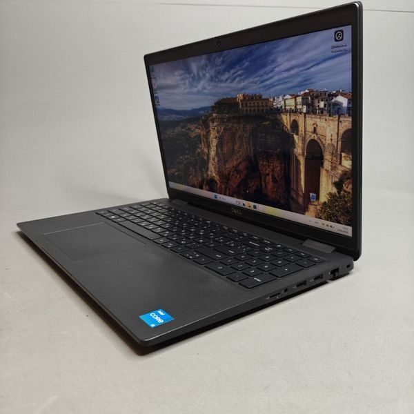 15.6'' FHD Ноутбук DELL Latitude 3520-2378 черный