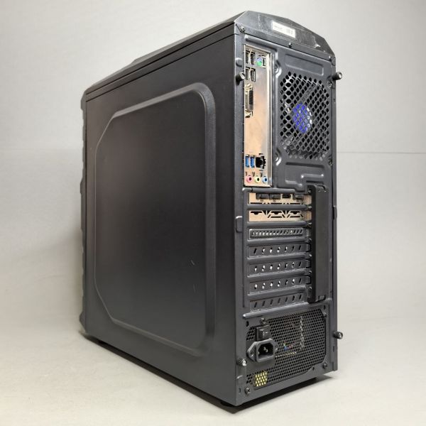 Игровой ПК / i7-7700k / 16Gb / SSD 480Gb + HDD 1Tb / 8Gb RX6600
