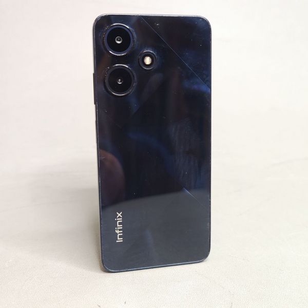 Смартфон Infinix HOT 30i 8/128GB Черный