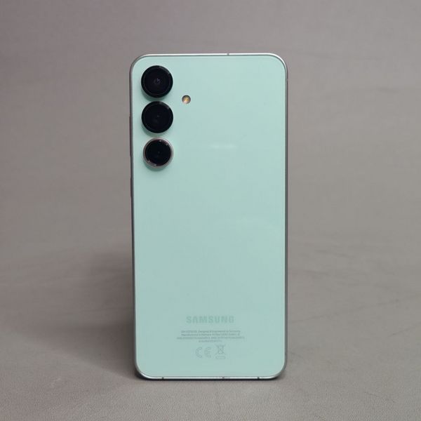 Смартфон Samsung Galaxy S24 FE 8/256 ГБ зеленый