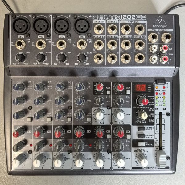 Микшерный пульт аналоговый Behringer Xenyx 1202FX 