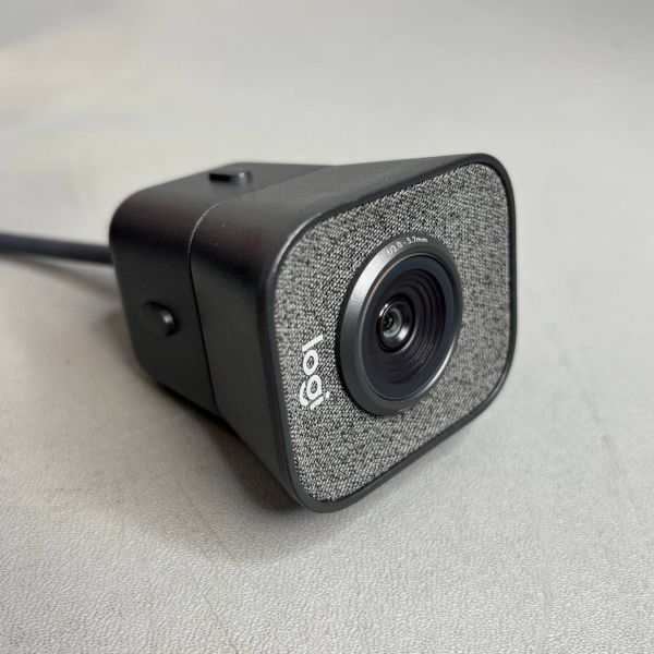 Logitech StreamCam - веб-камера с автоматической фокусировкой и двумя микрофонами