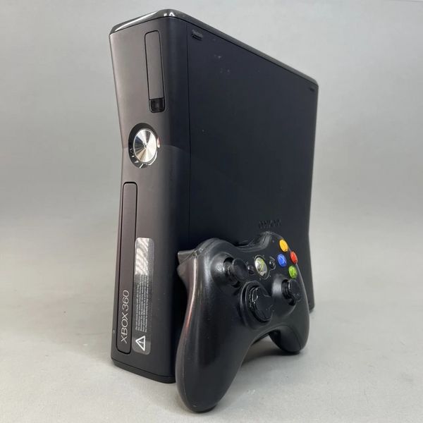Игровая консоль Microsoft Xbox 360S 250 ГБ, черная