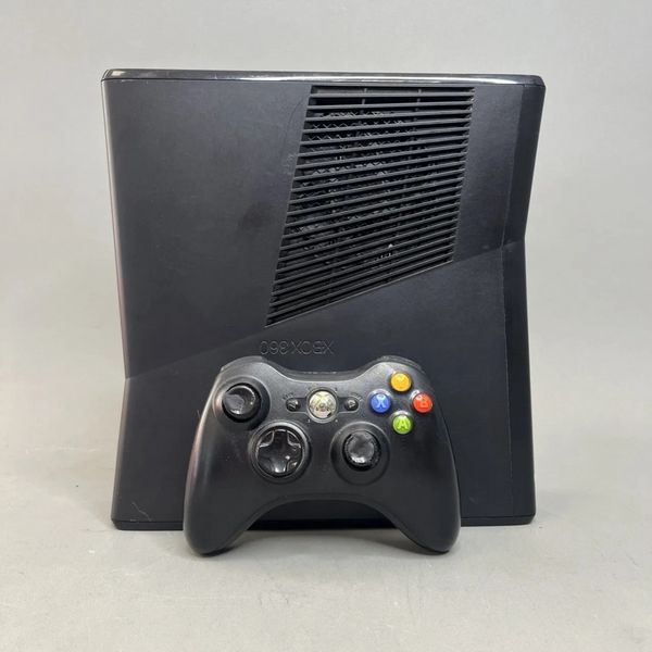 Игровая консоль Microsoft Xbox 360S 250 ГБ, черная