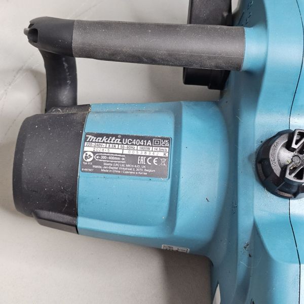 Цепная пила Makita UC4041A, электрическая, мощность 1800Вт, длина шины 40см, 56 звеньев