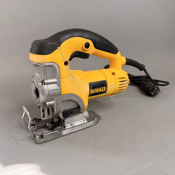 Лобзик электрический DeWALT DW331K-QS