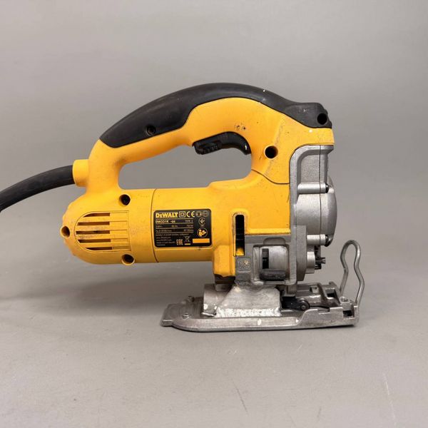 Лобзик электрический DeWALT DW331K-QS