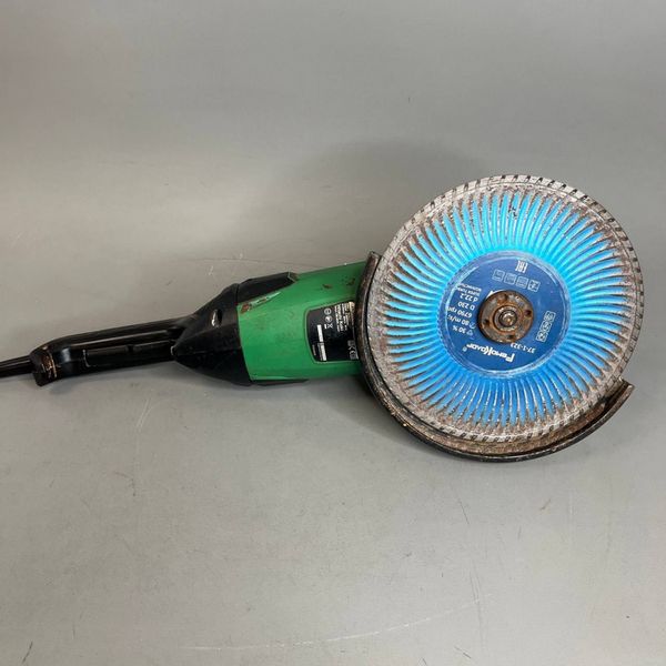 Углошлифовальная машина (болгарка)  HITACHI G 23ST