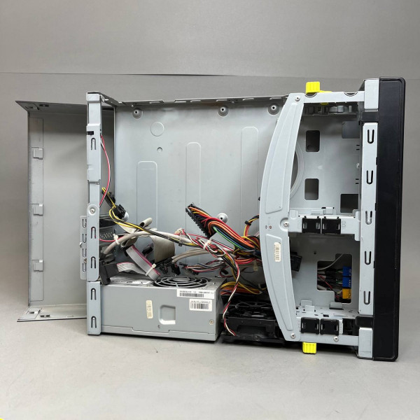 Компактный компьютерный корпус Aquarius c блоком питания 300W