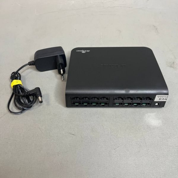 Коммутатор (свитч) D-Link (DES-1016A)