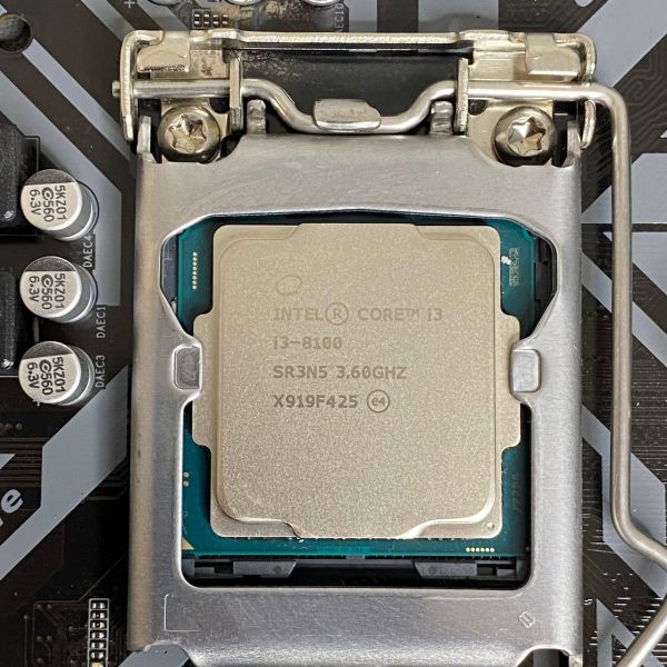 Комплект мат плата Gigabyte H310M A s-1151v2 + Core i3 -8100