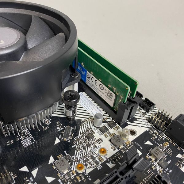 Комплект Материнская плата Asrock A320M-HDV + Ryzen 3 Pro 2200G+16Gb+Кулер