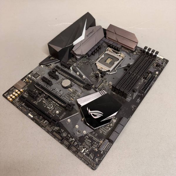 Материнская плата ASUS ROG Strix Z270F Gaming